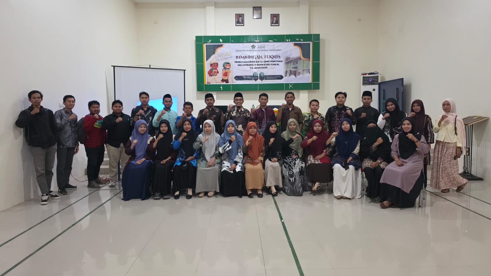 Tingkatkan Kualitas Pengelolaan Data Lembaga, Seksi PD Pontren Kemenag Bantaeng Gelar Bimtek Pemutakhiran Data EMIS dalam hal Ini An-Nawawi Ikut Serta.