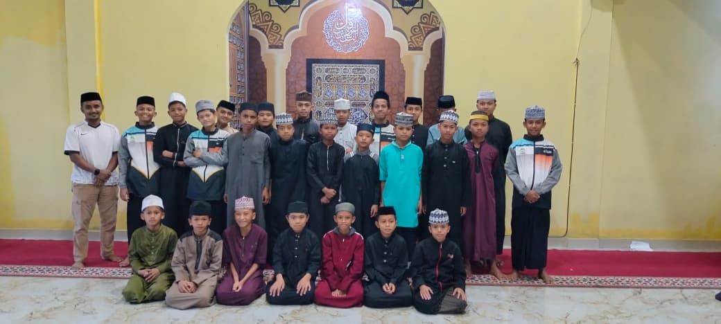 Hangatkan Ramadan, Ksatria Asar Humanity Bantaeng Salurkan Paket Buka Puasa untuk Santri An Nawawi Islamic Boarding School